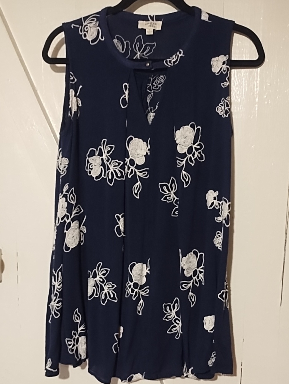 Umgee VGC Navy and White Floral Sleeveless Dress Size Small.